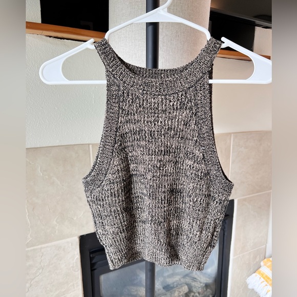 Forever 21 Tops - Forever 21 cropped tank sweater. Size M